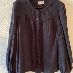 Universal Thread size M black button-down blouse. Okay condition, slightly faded